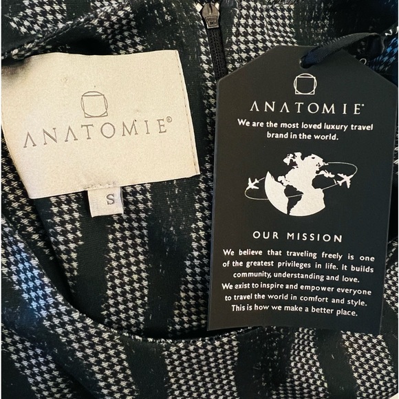 NWT ANATOMIE Dress Size Small Stretchy Fabric Zipped Back closure Sleeveless - Picture 2 of 10